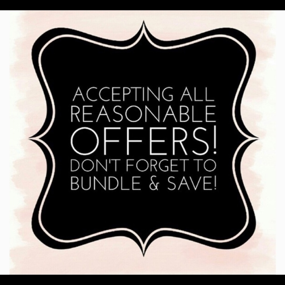 Bundle and make an offer!🤍